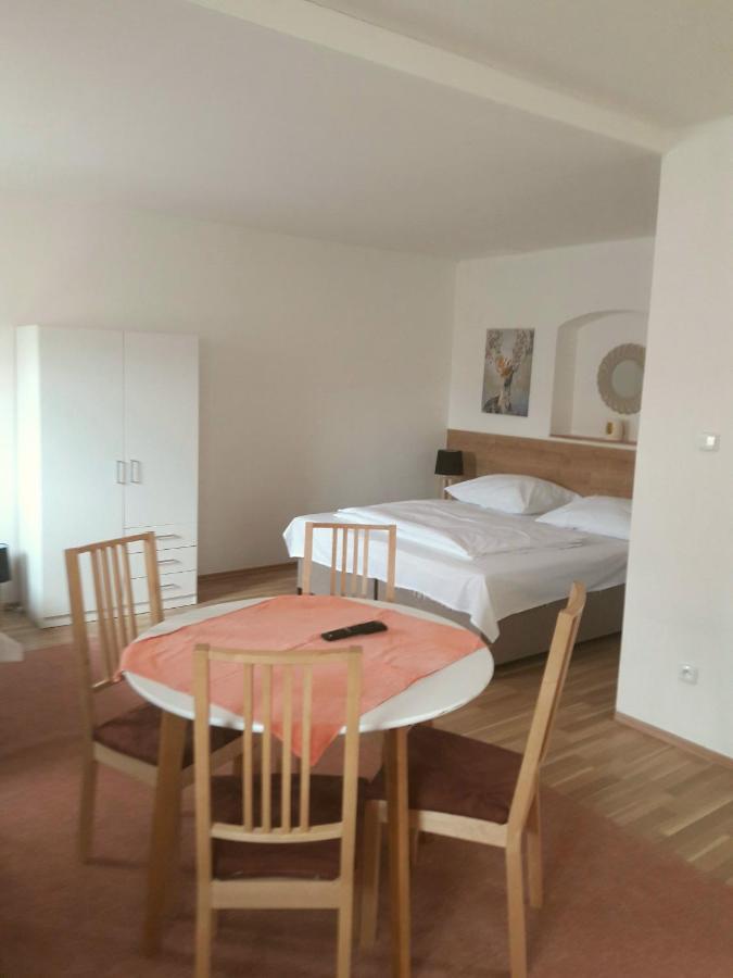 Apartmany Sedmikraska Tehovec エクステリア 写真